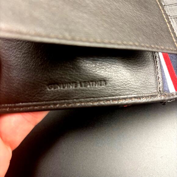 Tommy Hilfiger Mens Genuine Leather Bifold Wallet 31HP220118 with ID Window NIB - Picture 12 of 16